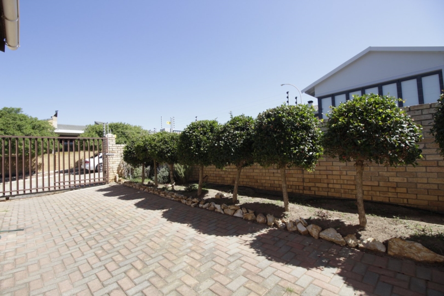 4 Bedroom Property for Sale in Wavecrest Eastern Cape